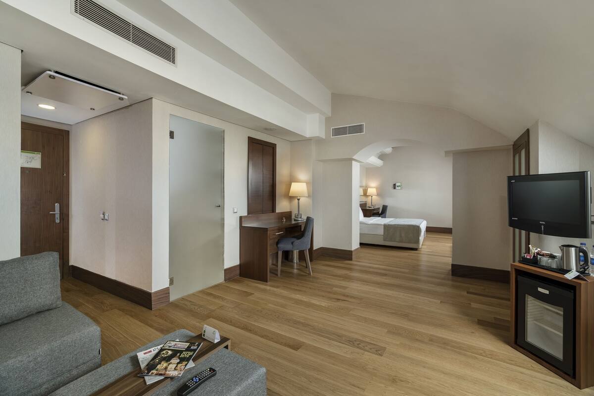 1 bedroom, Egyptian cotton sheets, premium bedding, Select Comfort beds