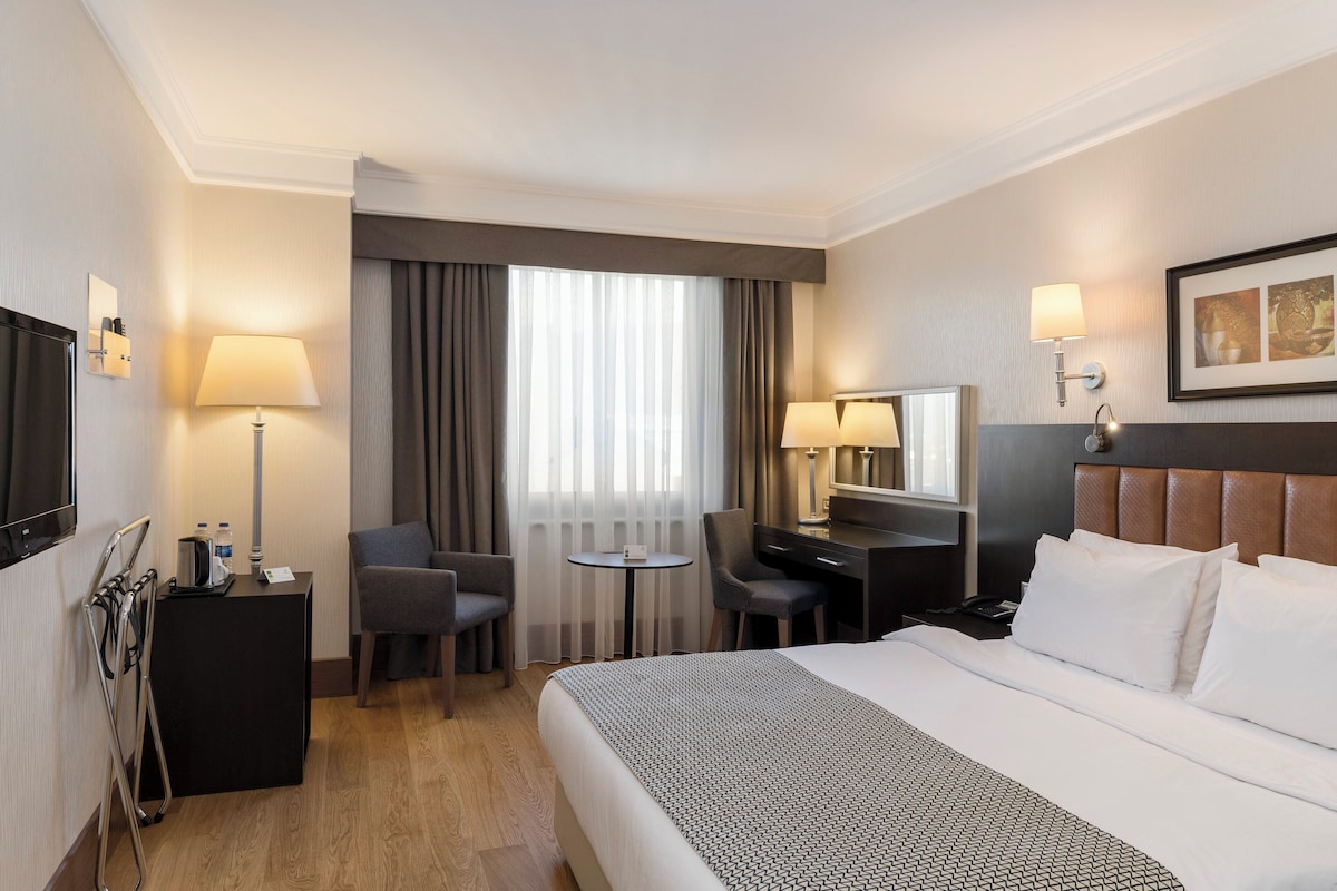 1 bedroom, Egyptian cotton sheets, premium bedding, Select Comfort beds