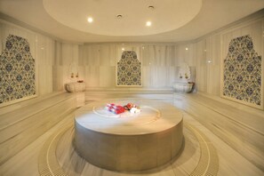 Sauna, turkkilainen sauna, aromaterapiaa, syväkudoshierontaa