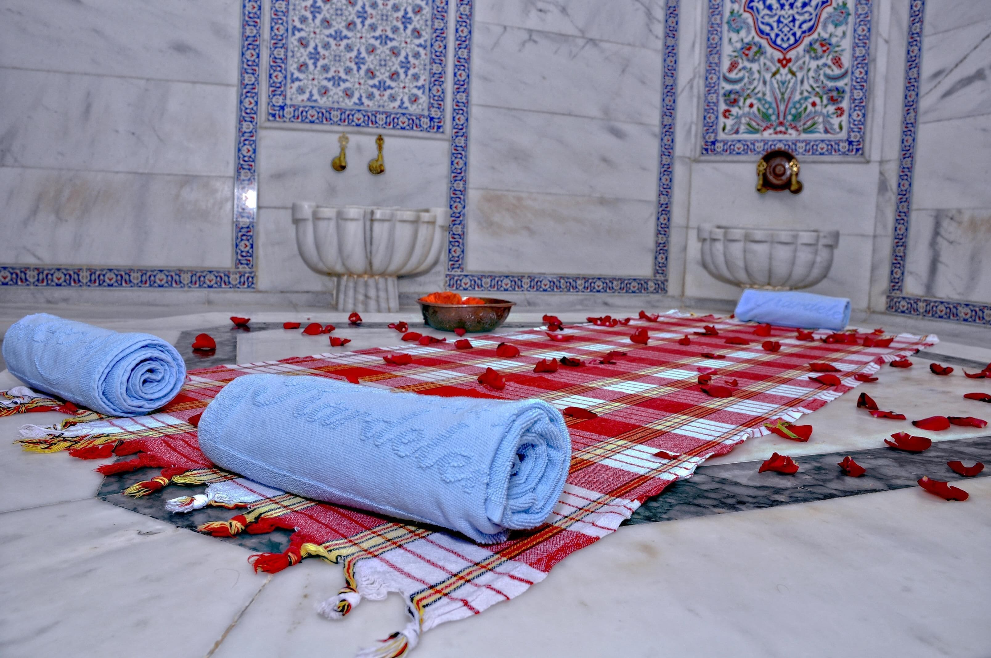 Couples treatment rooms, sauna, hot tub, steam room, Turkish bath