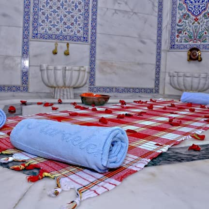 Couples treatment rooms, sauna, hot tub, steam room, Turkish bath