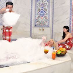 Couples treatment room(s), sauna, hot tub, steam room
