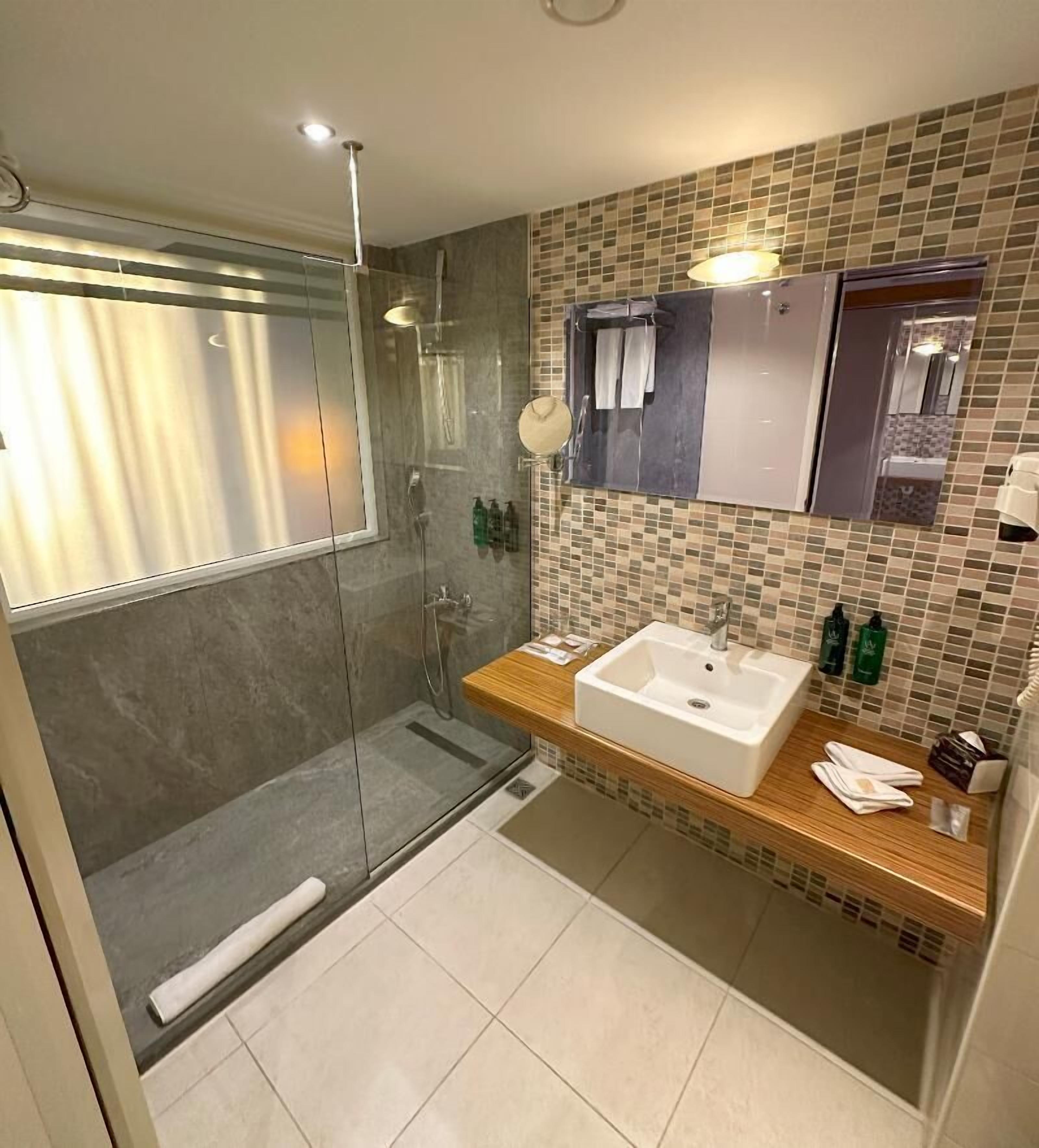 Bathroom | Shower, rainfall showerhead, free toiletries, hair dryer
