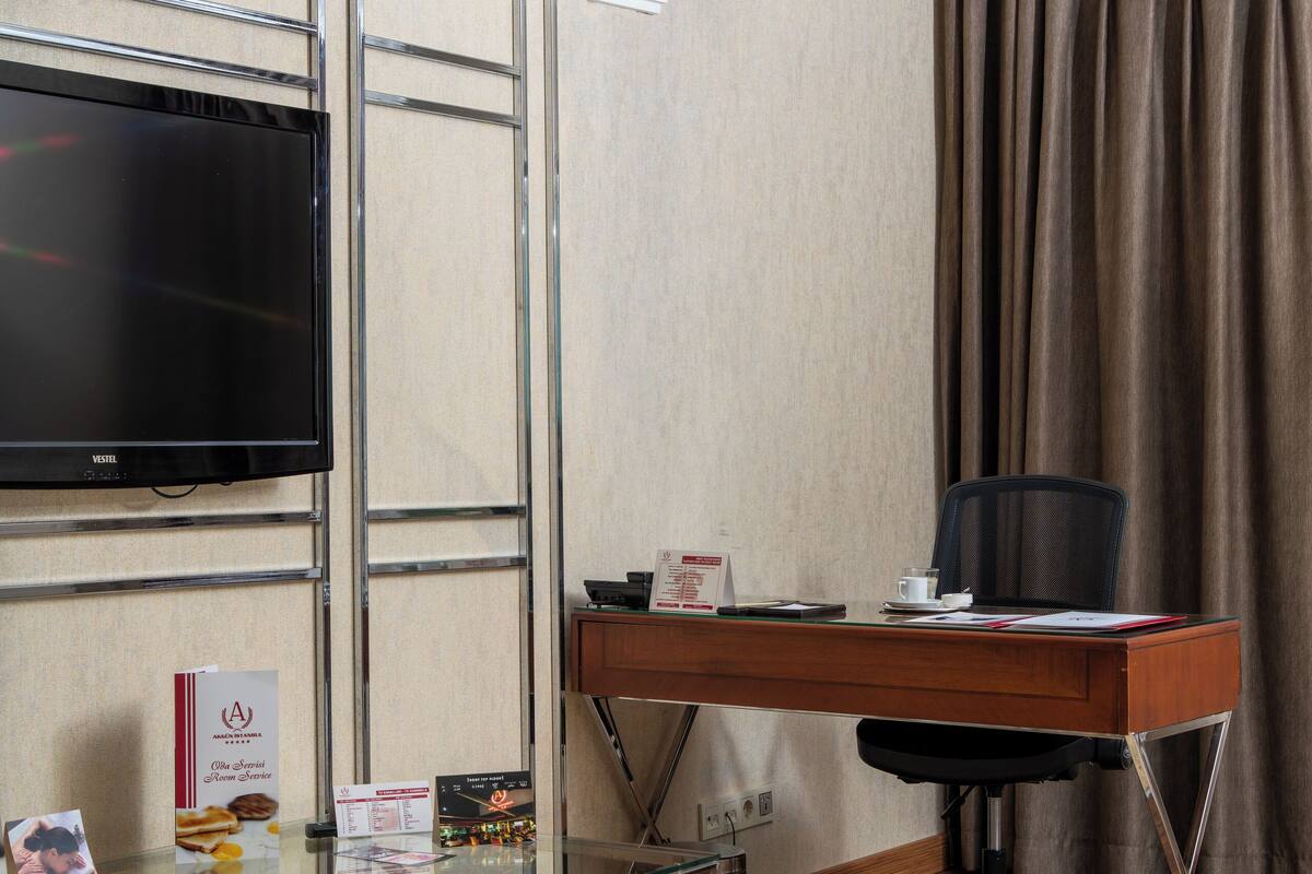 Premium bedding, pillow-top beds, minibar, in-room safe