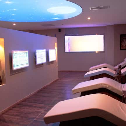 Couples treatment rooms, sauna, hot tub, steam room, Turkish bath