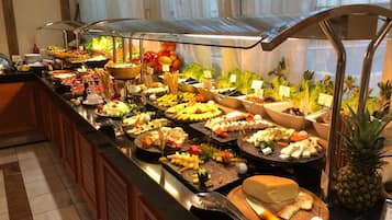 Petit déjeuner buffet (800 TRY par personne)