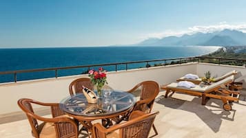 Familien-Suite, Meerblick | Hochwertige Bettwaren, Minibar, Zimmersafe, Schreibtisch