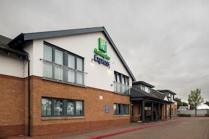 Exterior - Holiday Inn Express Edinburgh Airport by IHG (Newbridge)
