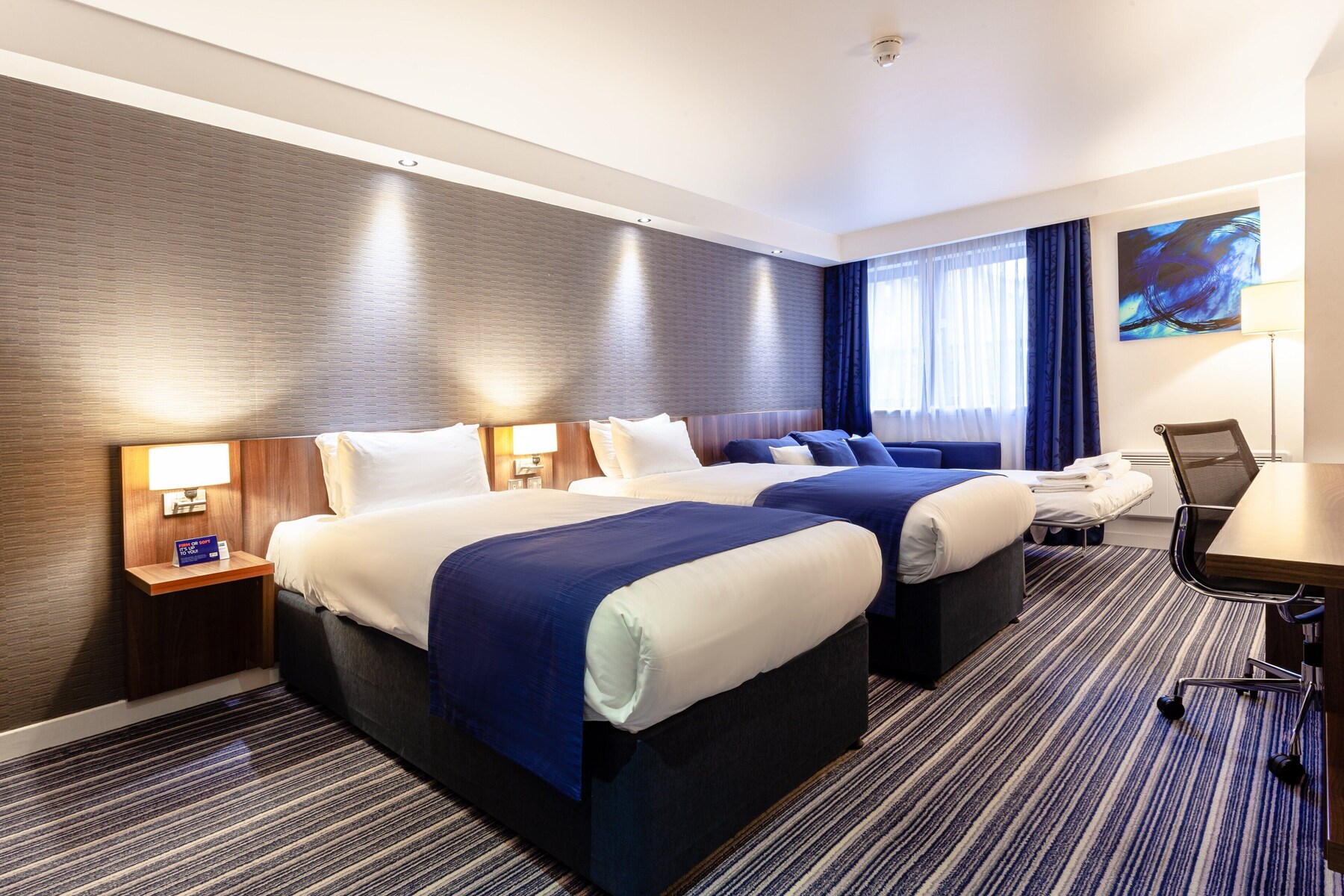 Standard Room, Multiple Beds (with Free Hot Breakfast) | Desk, laptop workspace, blackout curtains, iron/ironing board