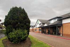 A building with a sign that reads "Hotel." - Holiday Inn Express Edinburgh Airport by IHG (Newbridge)