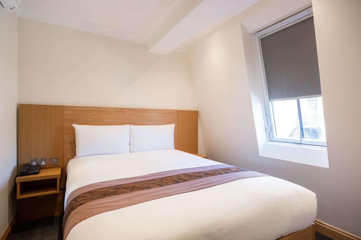 In-room safe, desk, iron/ironing board, free WiFi