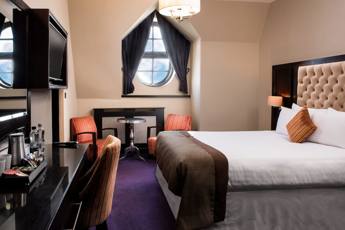 Individually furnished, desk, iron/ironing board, free WiFi