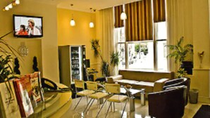 Lobby sitting area - Leisure Inn Hotel (London)