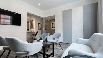 Coin salon dans le hall