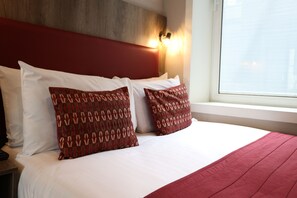 Superior tweepersoonskamer | Hypoallergeen beddengoed, een kluis op de kamer, een bureau