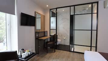 Standard Twin Room | Hypo-allergenic bedding, in-room safe, desk, soundproofing