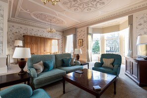 Suite | Sengetøy av topp kvalitet, safe på rommet og skrivebord