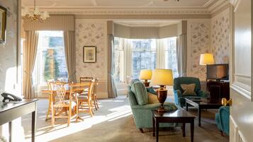 Suite | Sengetøy av topp kvalitet, safe på rommet og skrivebord