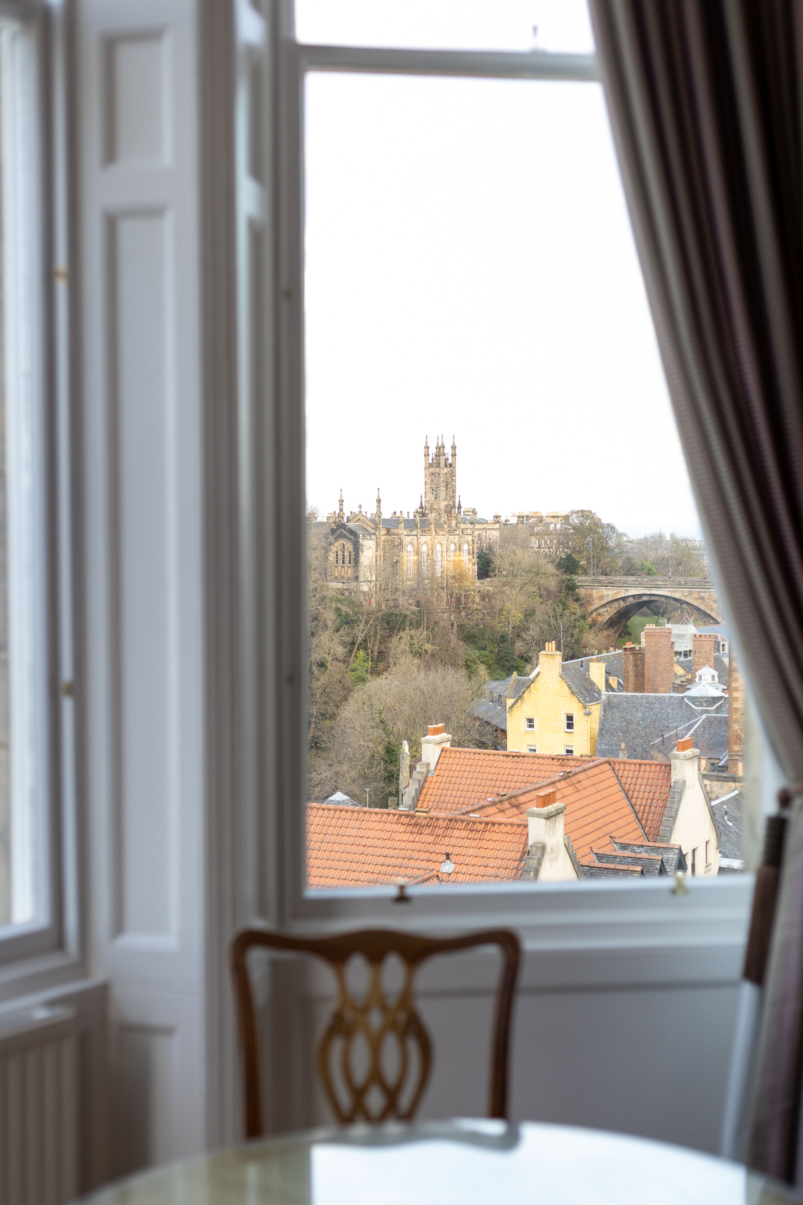 Suite | Sengetøy av topp kvalitet, safe på rommet og skrivebord