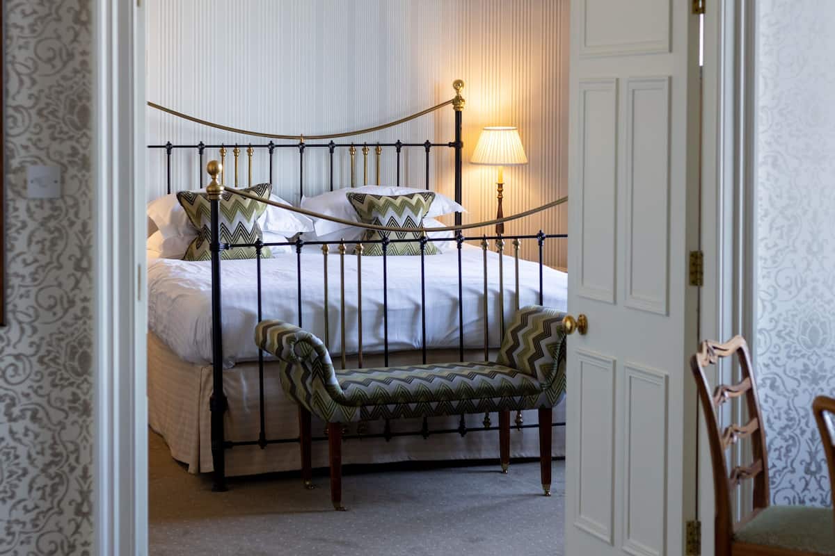 townhouse suite | premium bedding, in-room safe, desk, iron/ironing board