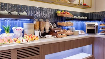 Daily full breakfast (GBP 21.95 per person)