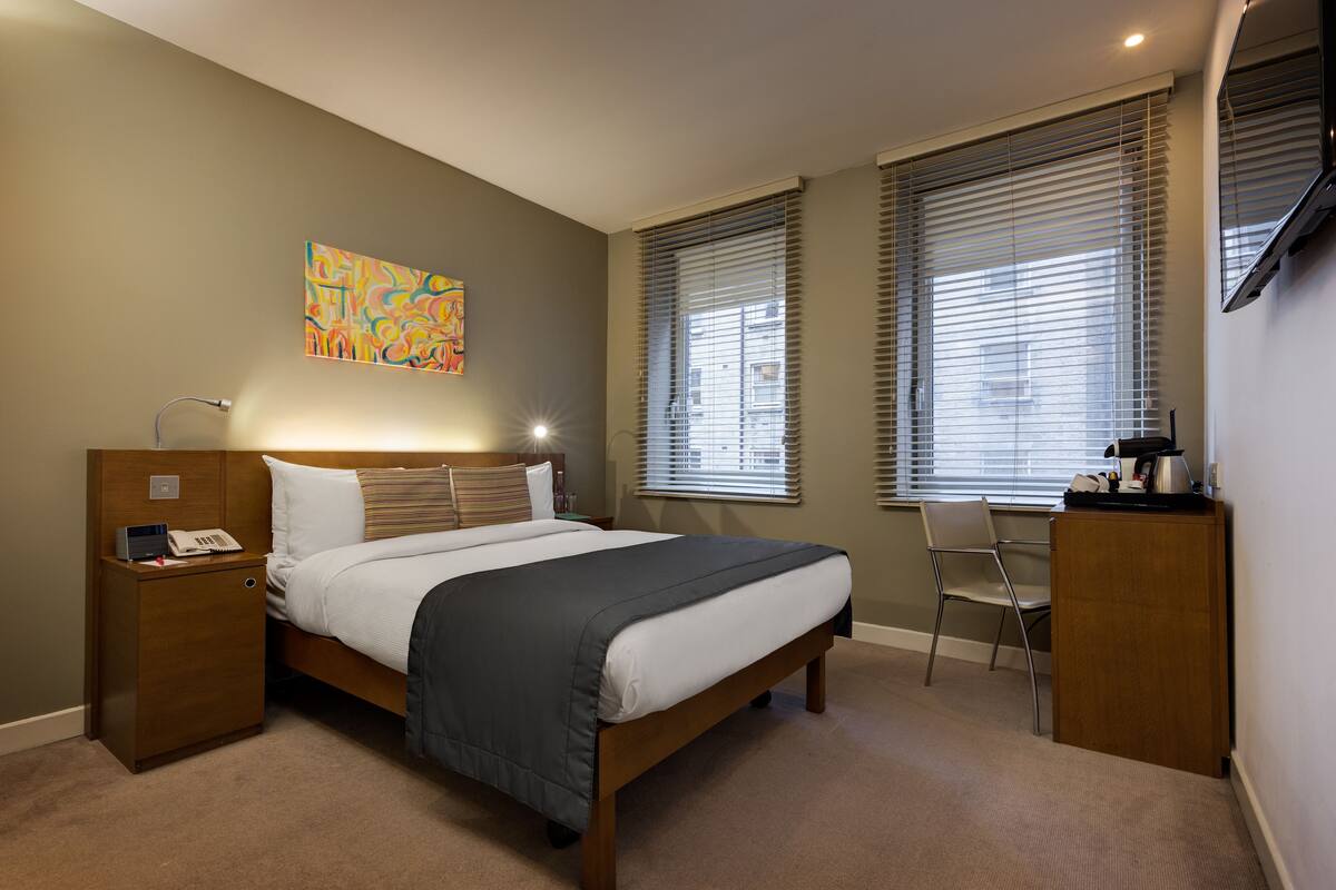 Standard Double Room | Premium bedding, in-room safe, iron/ironing board, free WiFi