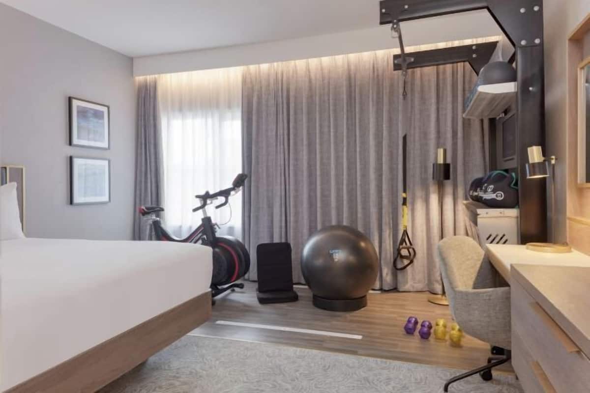 Hypo-allergenic bedding, in-room safe, desk, laptop workspace