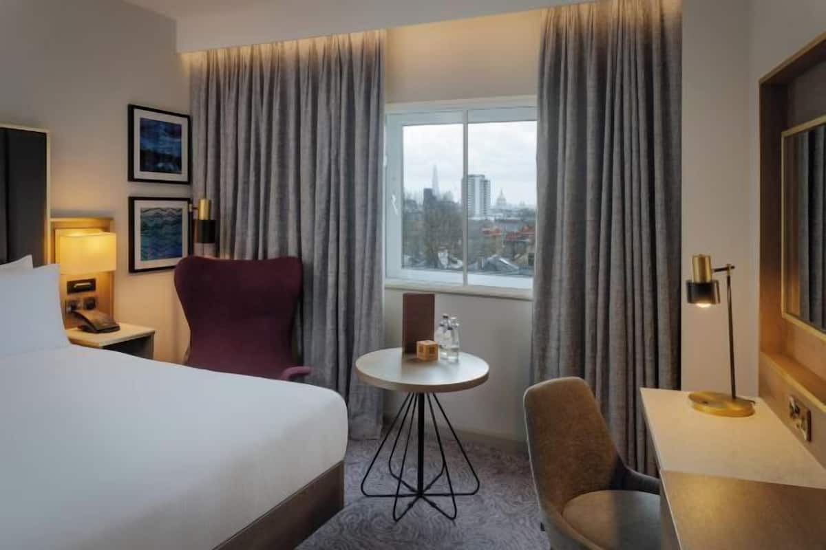 Hypo-allergenic bedding, in-room safe, desk, laptop workspace