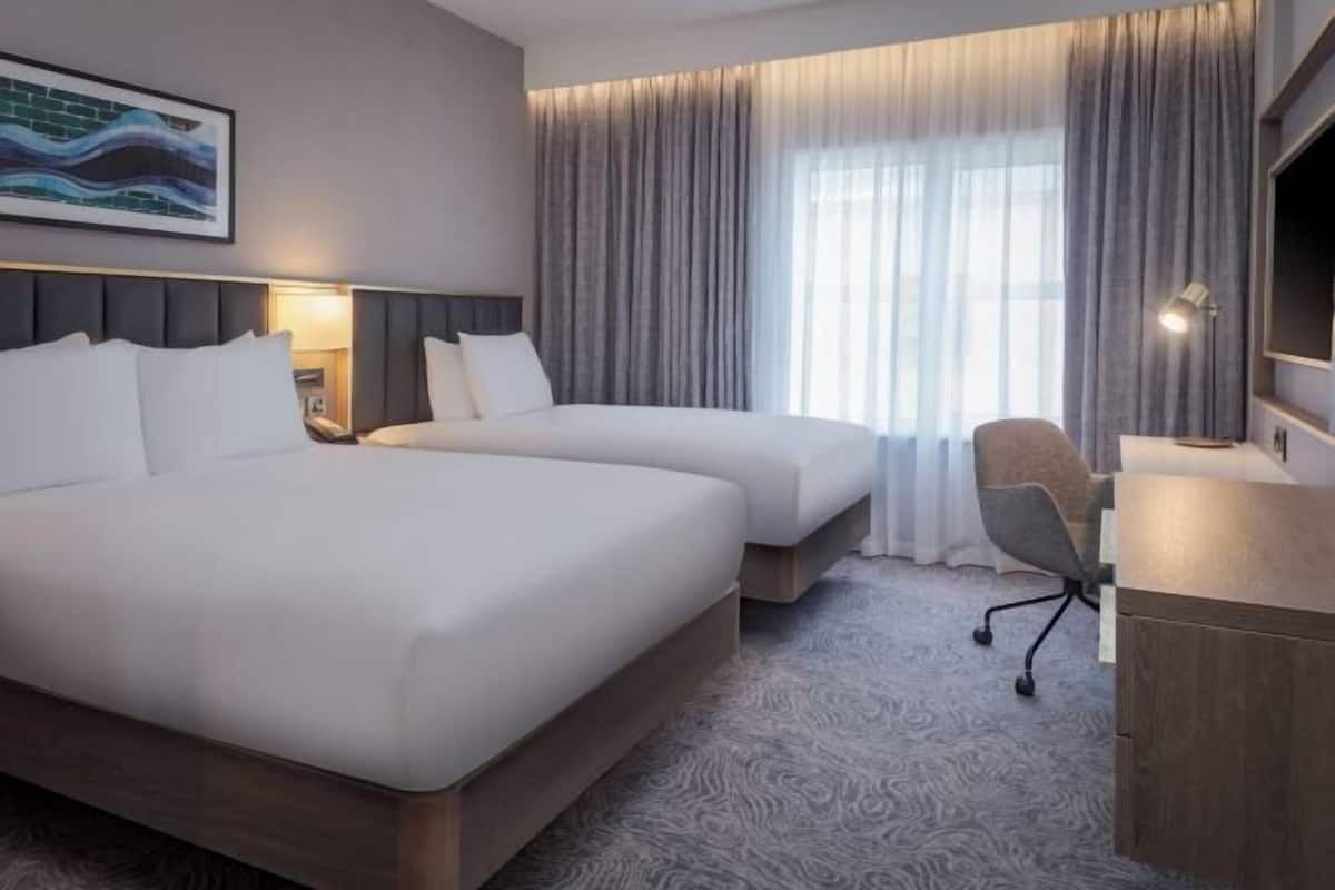Hypo-allergenic bedding, in-room safe, desk, laptop workspace