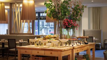 2 Restaurants, Frühstück, Abendessen, britische Küche