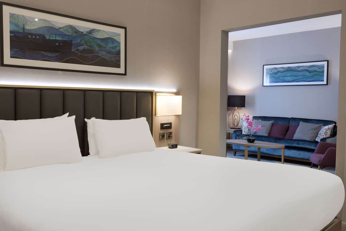 suite, 1 bedroom | hypo-allergenic bedding, in-room safe, desk, laptop workspace