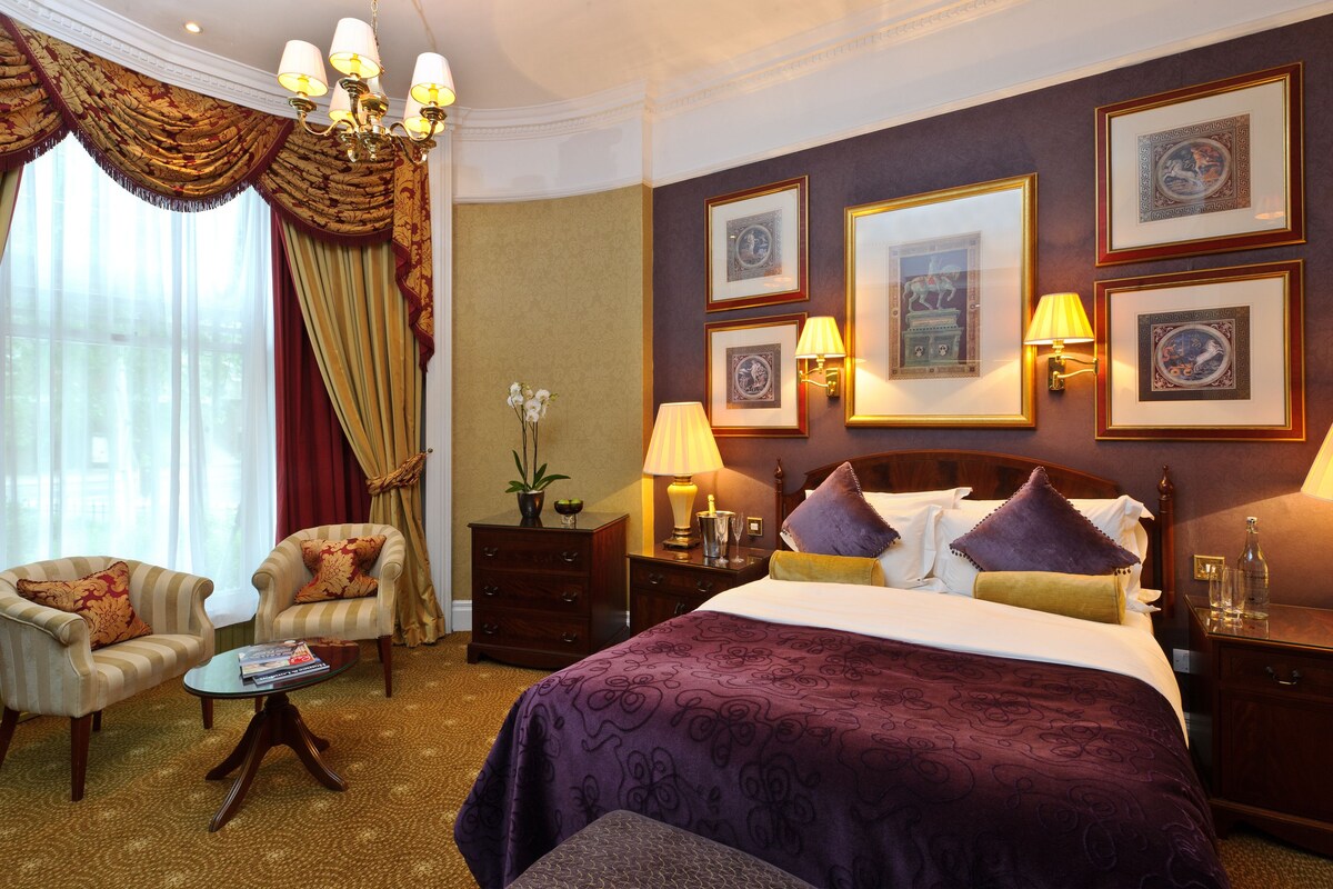 Junior Suite | Premium bedding, individually furnished, blackout drapes, soundproofing