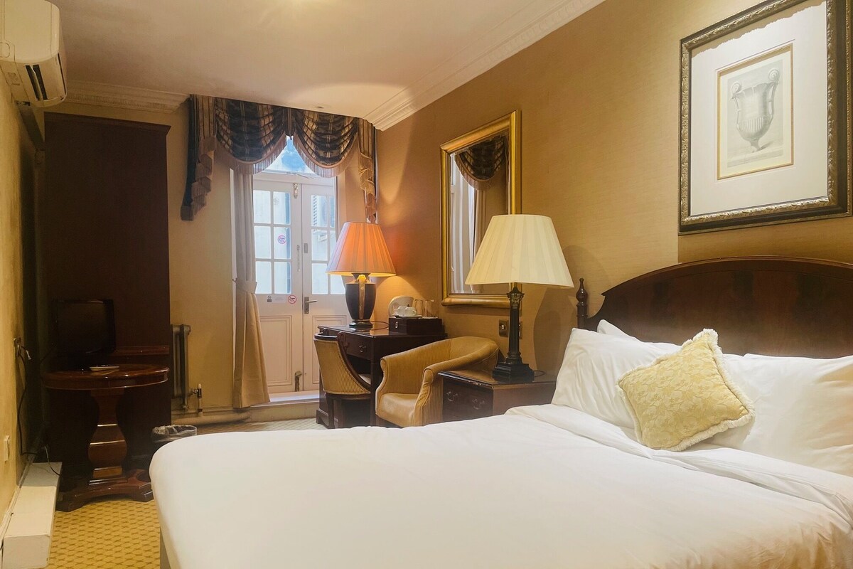 Basic Double Room, 1 Double Bed | Premium bedding, individually furnished, blackout drapes, soundproofing