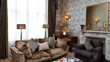 Suite | Living room | 28-inch flat-screen TV with cable channels, TV, iPod dock