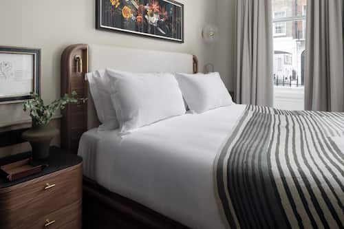 Deluxe-Dreibettzimmer | Minibar, Zimmersafe, schallisolierte Zimmer, Bügeleisen/Bügelbrett