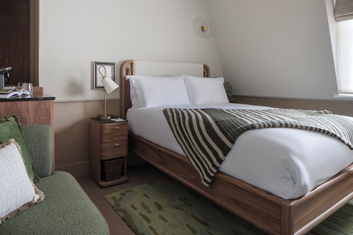 Minibar, in-room safe, soundproofing, iron/ironing board