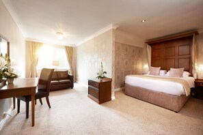 Executive Suite | Desk, iron/ironing board, free cots/infant beds, free WiFi