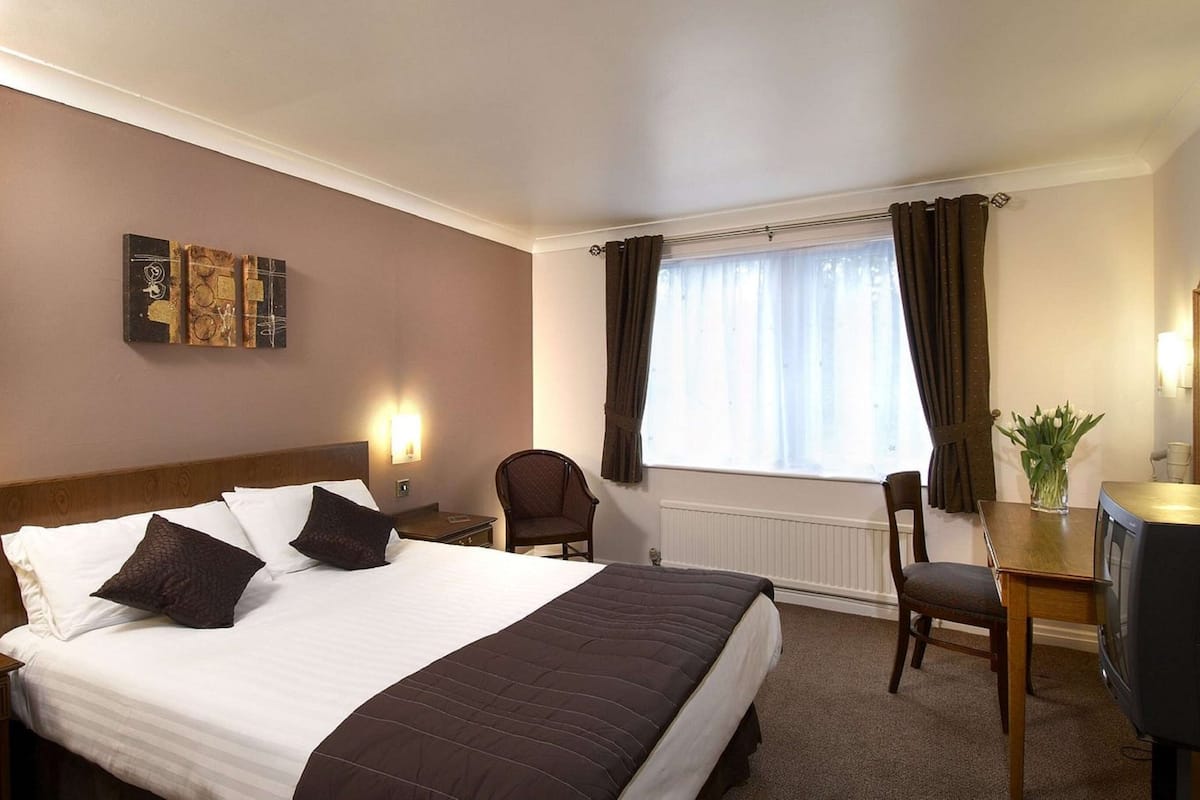 Standard Room, 1 Double Bed, Non Smoking | Desk, iron/ironing board, free cots/infant beds, free WiFi