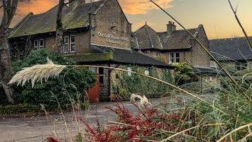 المنشأة من الخارج