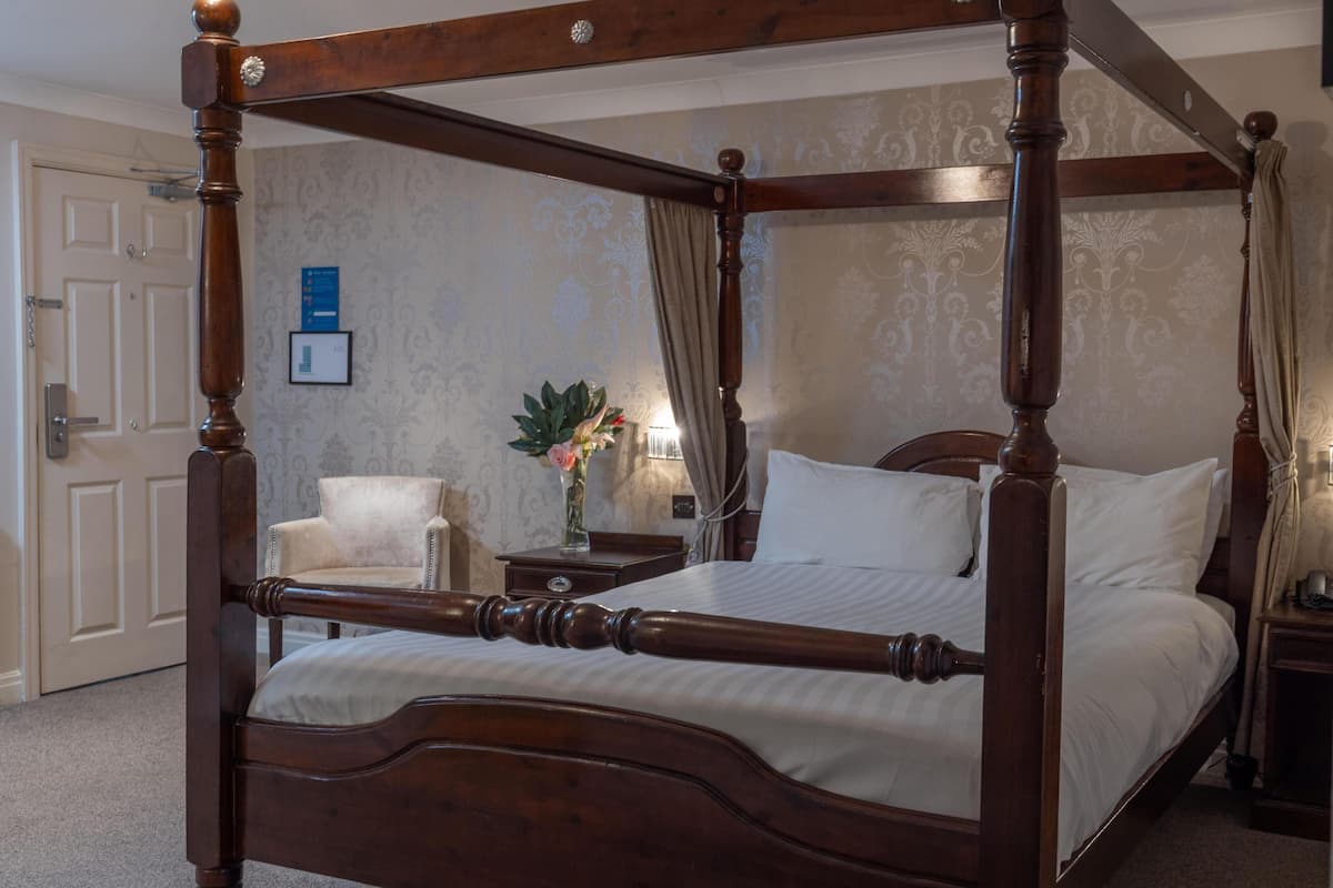 Executive Room, 1 Double Bed, Non Smoking | Desk, iron/ironing board, free cribs/infant beds, free WiFi