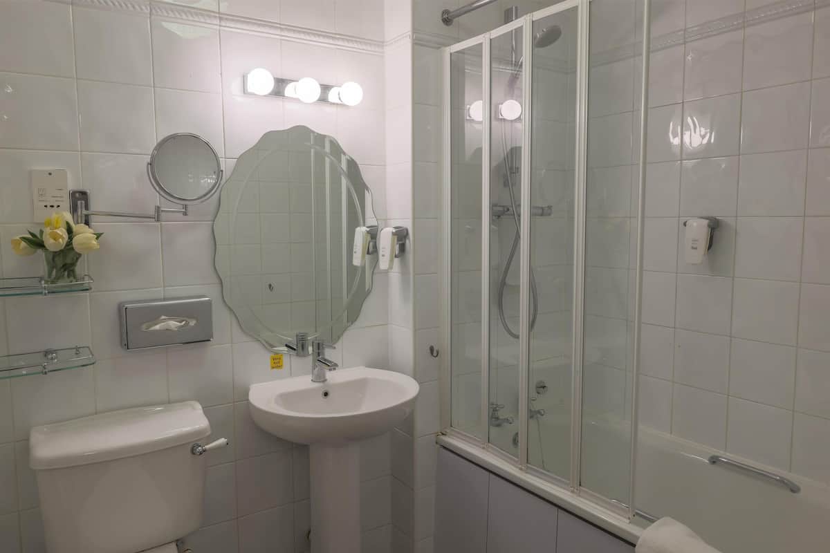 Desk, iron/ironing board, free cribs/infant beds, free WiFi