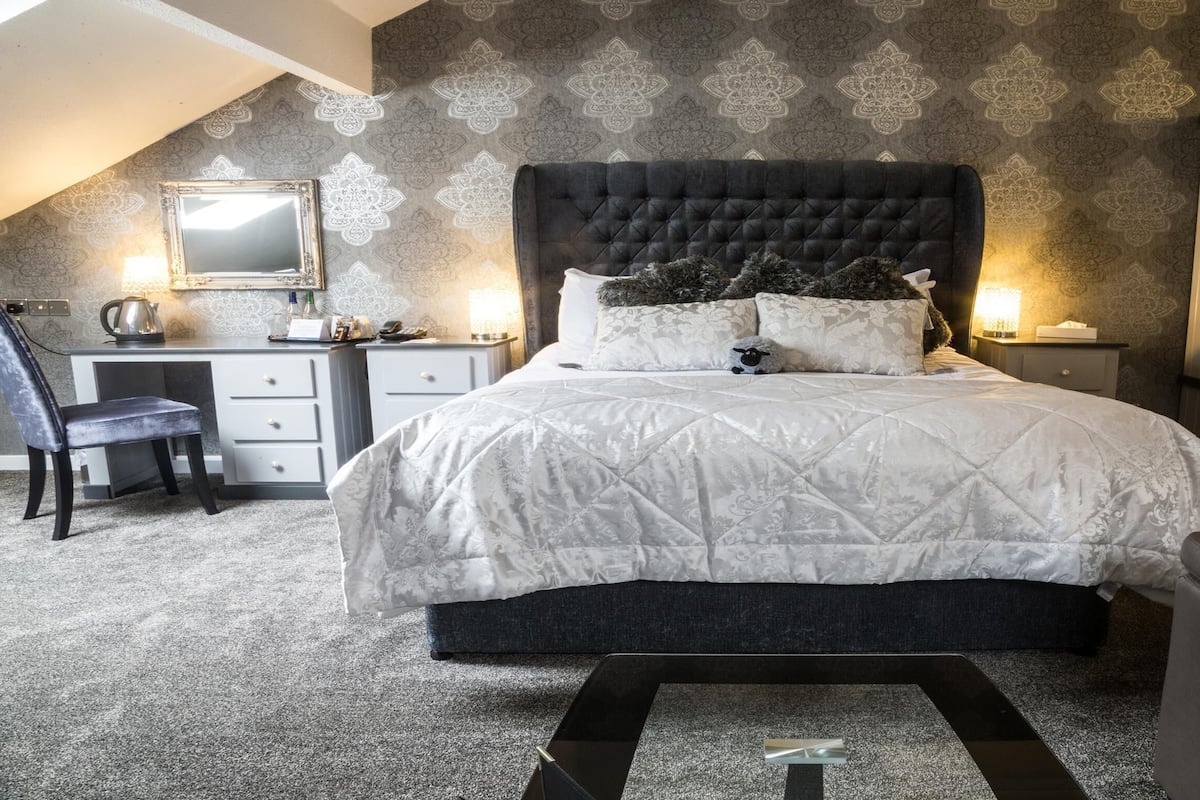Suite, 1 Double Bed, Non Smoking, Jetted Tub