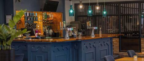 Petit déjeuner, déjeuner et dîner servis sur place