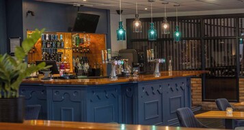 Breakfast, lunch and dinner served