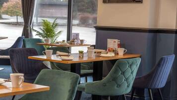 FrĂŒhstĂŒck, Mittagessen und Abendessen