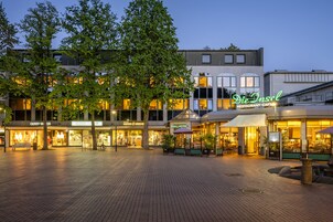 Fachada de la propiedad por la tarde o noche