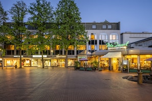 Fassade der Unterkunft – Abend/Nacht