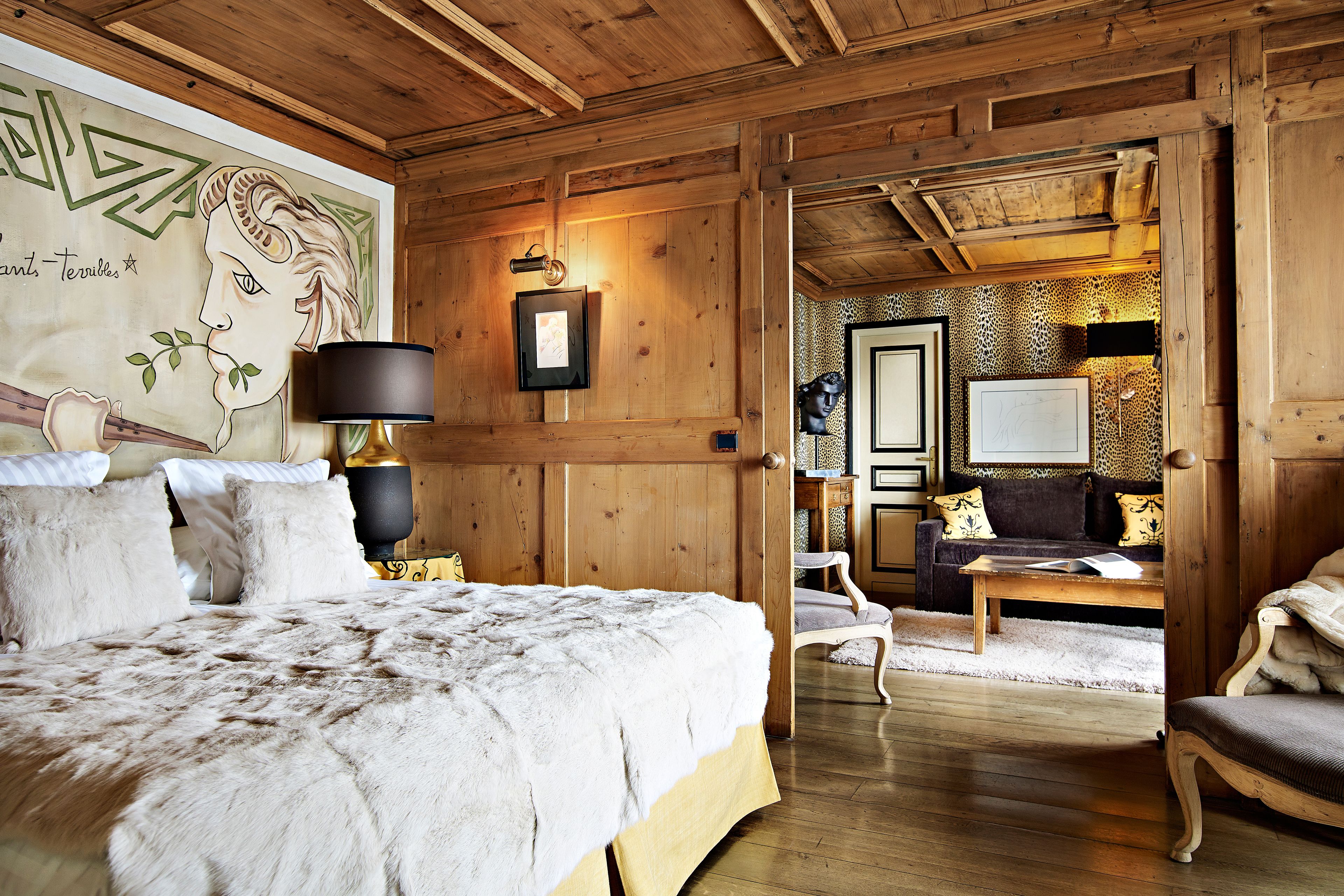 premium bedding, pillow-top beds, minibar, in-room safe