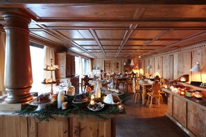 Kontinental frokost hver dag (EUR 35 per person)