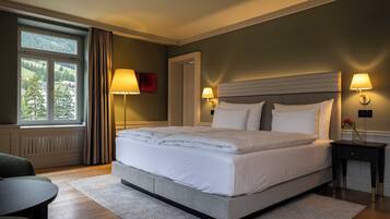 Hypo-allergenic bedding, down duvets, free minibar, in-room safe